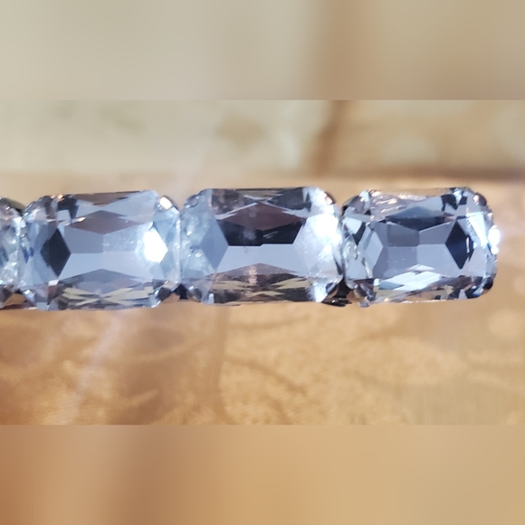 Crystal and Rhinestones Barrett - Picture 2 of 4